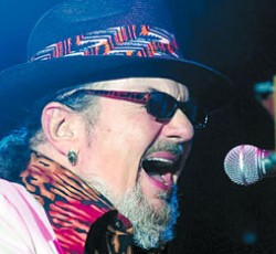 Ο Dr. John επιτίθεται στην BP 