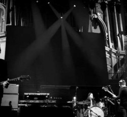 Στη δημοσιότητα δύο τραγούδια από το "Meteorites" των Echo And The Bunnymen 