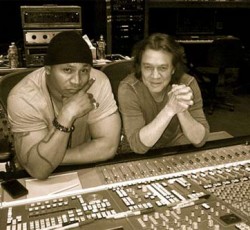 O Eddie Van Halen «ραπάρει» παρέα με τον LL Cool J 