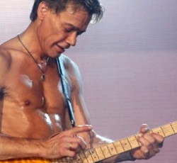 Ο Eddie Van Halen δωρίζει (75) κιθάρες του σε δημόσια σχολεία 