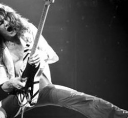 Το Guitar World Magazine ανακήρυξε τον καλύτερο κιθαρίστα όλων των εποχών 