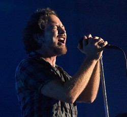 Δείτε τους Pearl Jam να διασκευάζουν για πρώτη φορά το "Comfortably Numb" 