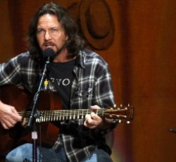 Επισημοποιήθηκε το «γιουκαλίλι» του Eddie Vedder
