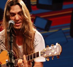 Παρελθόν από τους Angra ο Edu Falaschi 