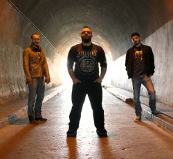 Οι Elephant Riders μαζί με μέλη των Potergeist στη σκηνή του New Long Fest 