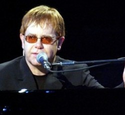 Elton John: «Ο Liam και ο Noel Gallagher είναι αξιολύπητοι» 