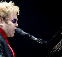 Αρχισυντάκτης για μια μέρα ο Elton John 