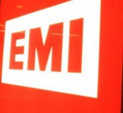 Η πειρατεία «στέλνει» την EMI και την ιρλανδική κυβέρνηση στα δικαστήρια 