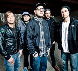 Σάλο προκάλεσε το τραγούδι των Emmure, "Bring A Gun To School" 