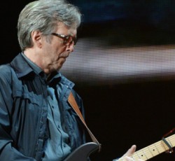 Ο Eric Clapton διακόπτει απροσδόκητα συναυλία του και αποδοκιμάζεται από το κοινό 
