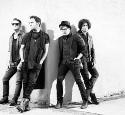 Οι Fall Out Boy αποκαλύπτουν ένα ακόμη τραγούδι μέσα από το νέο album τους - Δείτε το video 