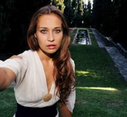 Ακούστε την Fiona Apple να παίζει ζωντανά καινούργιο της κομμάτι 