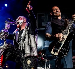 «Χάος» σε συναυλία των Five Finger Death Punch 