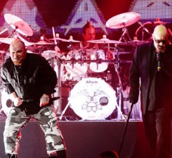 Guest εμφάνιση του Rob Halford σε συναυλία των Five Finger Death Punch 