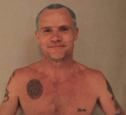 Οι Red Hot Chili Peppers σε ειδική εμφάνιση στον κήπο του σπιτιού του Flea 