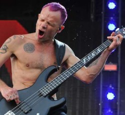 Την αυτοβιογραφία του ετοιμάζει ο Flea 