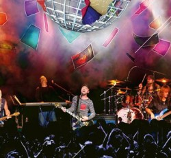 Οι λεπτομέρειες για το DVD/Blu-Ray των Flying Colors / Δείτε το trailer 