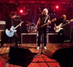 Foo Fighters και Roger Waters ερμηνεύουν το "In The Flesh" των Pink Floyd: Δείτε το video 