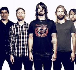 Beatles και Pink Floyd διασκευάζουν οι Foo Fighters στη συναυλιακή επιστροφή τους