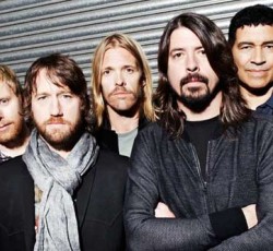 Συντοπίτες του Dave Grohl καλούν τους Foo Fighters για συναυλία στην πόλη τους 