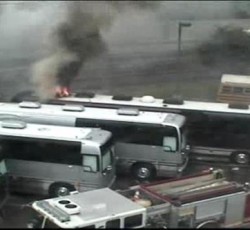 Τυλίχθηκαν στις φλόγες τα λεωφορεία με τα οποία περιόδευαν οι Foreigner και οι Styx (video) 