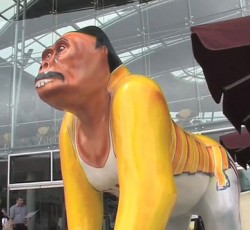 Μπλέξιμο με γορίλα που μοιάζει στον Freddie Mercury είχαν οι κάτοικοι του Norwich