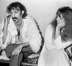 Πέθανε η χήρα του Frank Zappa 