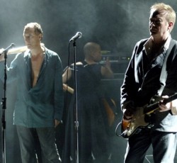 Gang Of Four: «Με 1000 ευρώ, παίρνεις τον φούρνο μικροκυμάτων μας» 