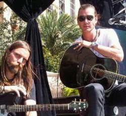 Μέλη των Bush διασκευάζουν το "Landslide" των Fleetwood Mac 