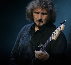 Ο Geezer Butler μιλάει για το setlist της επερχόμενης περιοδείας των Black Sabbath και θυμάται τις πρώτες μέρες του συγκροτήματος