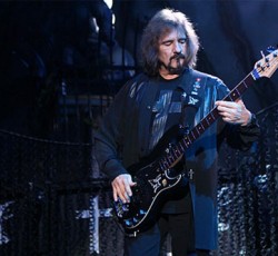 Δείτε τους Geezer Butler, Corey Taylor, Zakk Wylde και Charlie Benante να παίζουν το "Fairies Wear Boots"