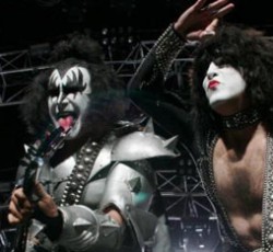 Paul Stanley (Kiss): «Βλέπω τον εγωισμό του Gene Simmons από το σπίτι μου!»