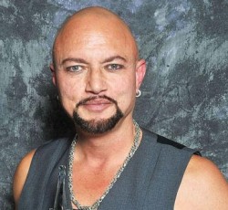 Δεν έχει ακούσει, κι ούτε πρόκειται, το album των άλλων Queensryche ο Geoff Tate 