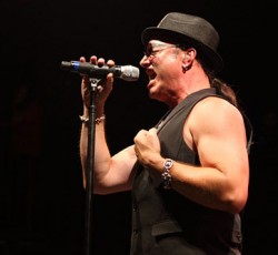 Ο Geoff Tate καταπιάνεται με το καμπαρέ 