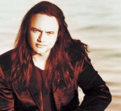 O Geoff Tate σε ρόλο δολοφόνου 