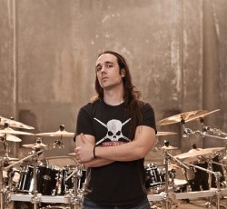 Αποκλειστικό: Ακούστε το "Buried Under the Flames" του George Kollias 