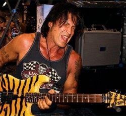 Eπιστροφή με EP για τους Lynch Mob 