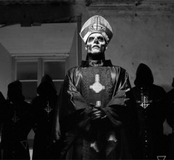 Επίσημη τοποθέτηση των Ghost για την ταυτότητα του Papa Emeritus II 