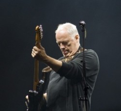Η καλύβα του David Gilmour στην παραλία του Sussex διώκεται ποινικά 