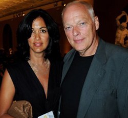 Εκρηκτικός μηχανισμός Β' Παγκοσμίου Πολέμου ξεσπιτώνει τον David Gilmour 