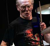 Γιατί ο drummer των Cream θέλει να γδυθεί δημόσια; 