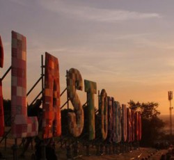 Ποιό metal συγκρότημα είναι φαβορί από τους book για headliner του Glastonbury 2015; 