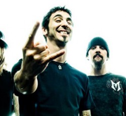 Δείτε τους Godsmack να διασκευάζουν Beatles 