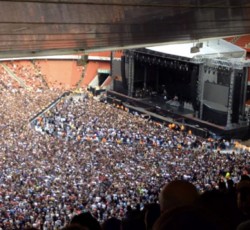 60.000 άτομα τραγουδούν αυθόρμητα το "Bohemian Rhapsody" σε συναυλία των Green Day