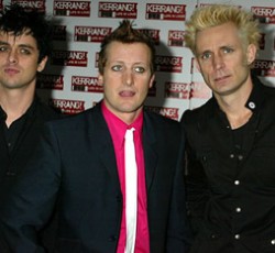 Εξώφυλλο και απόσπασμα του πρώτου μέρους της τριλογίας των Green Day 