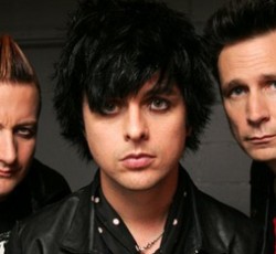 Οι Green Day γράφουν τραγούδι εις μνήμη της Amy Winehouse 