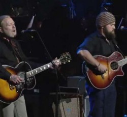 Δείτε τους Gregg Allman, Vince Gill και Zac Brown να ερμηνεύουν ζωντανά το "Midnight Rider" των Allman Brothers