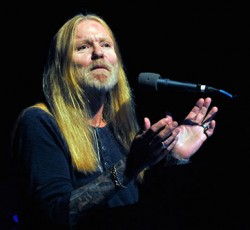 O ηθοποιός και o μουσικός που θα ενσαρκώσουν τον Gregg Allman στην επερχόμενη βιογραφική ταινία "Midnight Rider" 