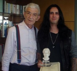 O Δήμαρχος Θεσσαλονίκης, Γιάννης Μπουτάρης, τίμησε τον Gus G. 