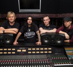 «Επανάσταση» ετοιμάζει ο Gus G. 